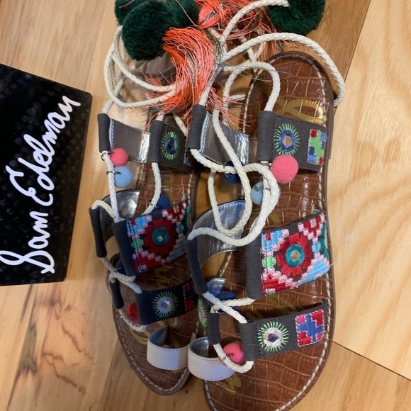 Sam Edelman boho tasseled Gretchen Sandals 8 - Picture 3 of 4